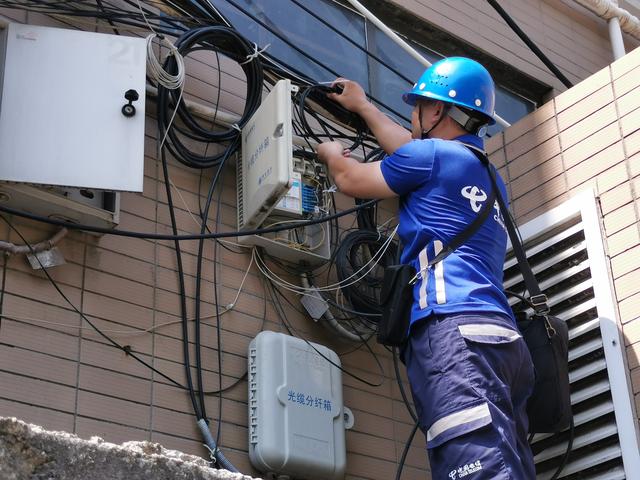 炎夏堅守，汗水鑄就通信生命線——記中國電信湖南婁底分公司裝維工程師